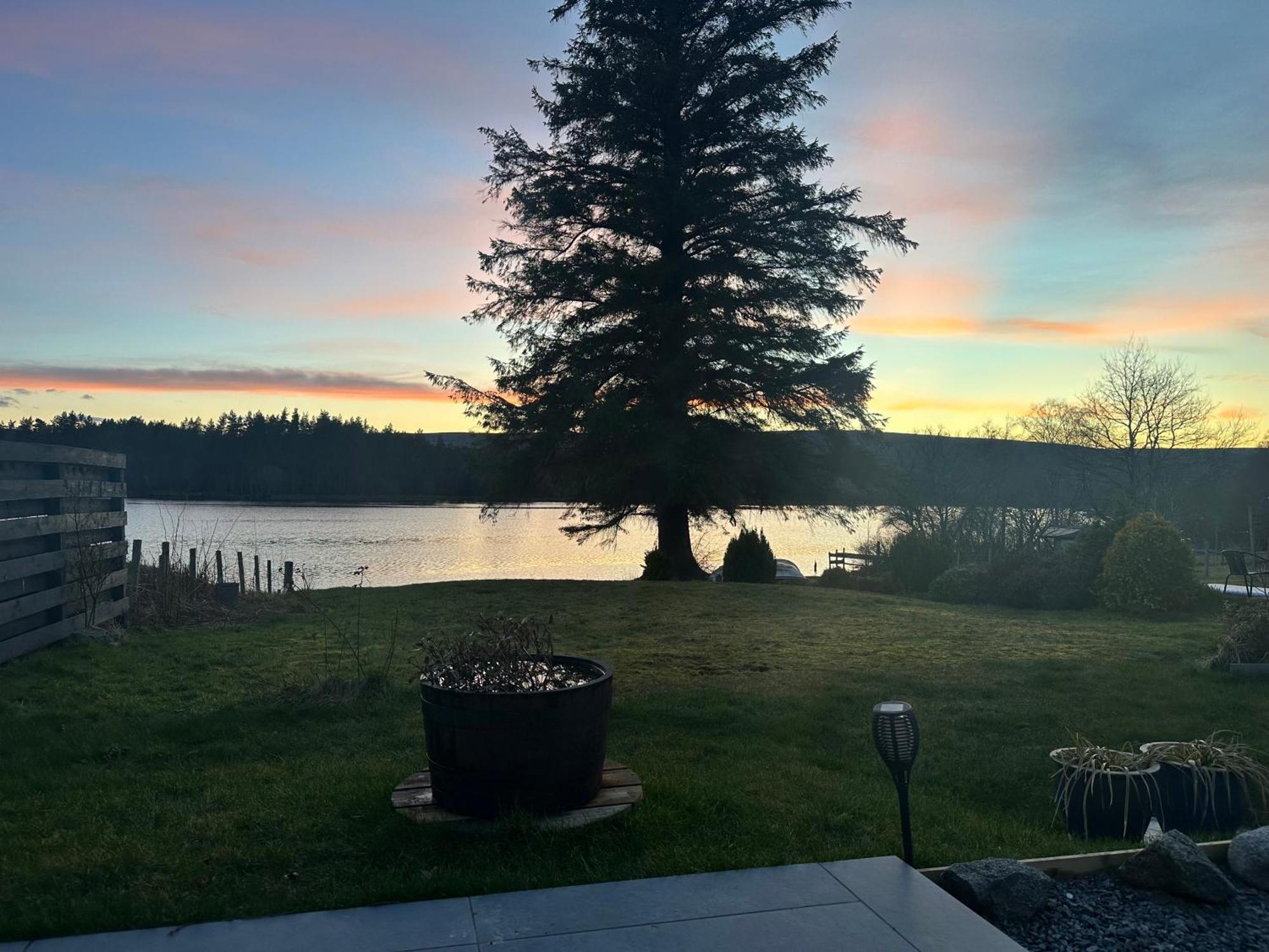 Lochside Lodge Pod Лерґ Екстер'єр фото